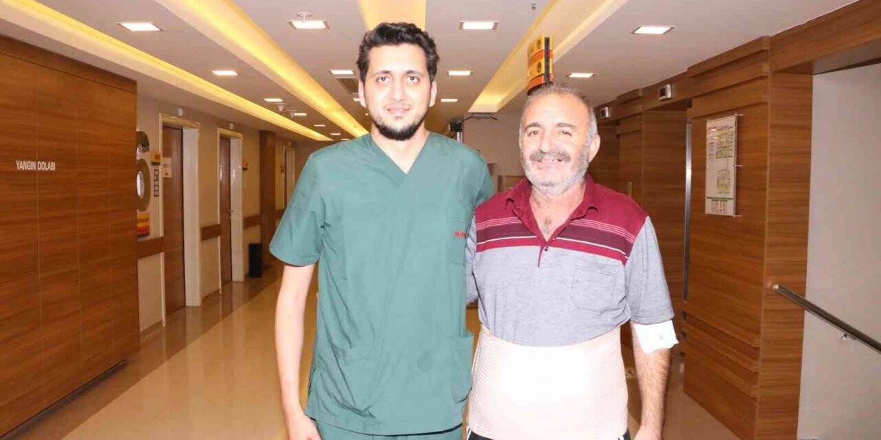 Uzman ekiple rektum kanseri cerrahisi yüz güldürüyor