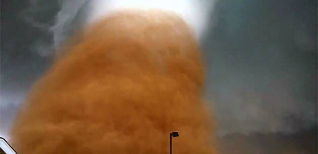 Bu görüntüyü çekmek için ölümü göza aldı