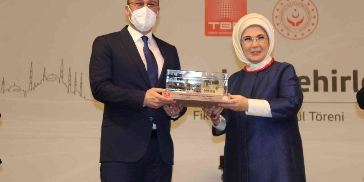 Pamukkale Belediyesinin “Engelli Saatlik Gündüz Bakım Evi”ne ödül