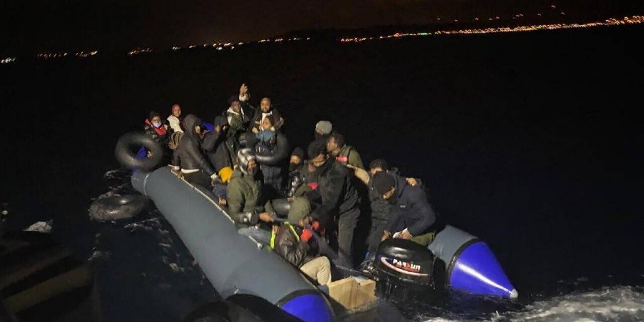 İzmir açıklarında 34 düzensiz göçmen kurtarıldı