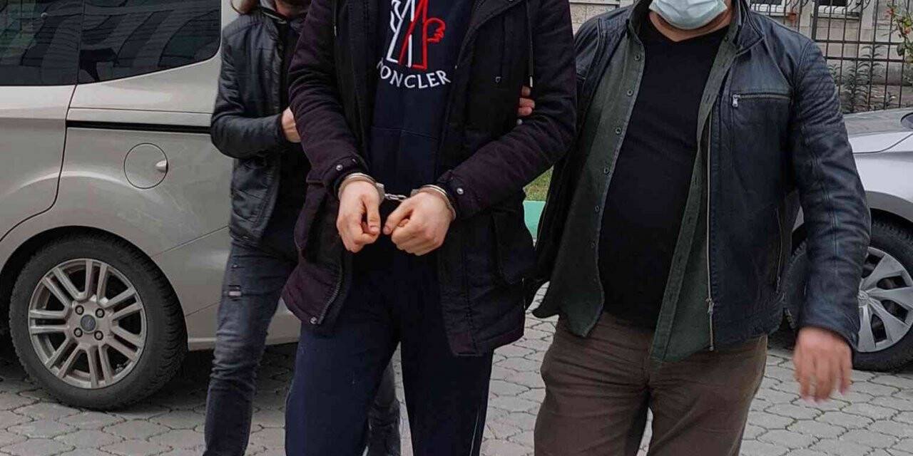 Bar önünde bıçakla yaralamaya adli kontrol