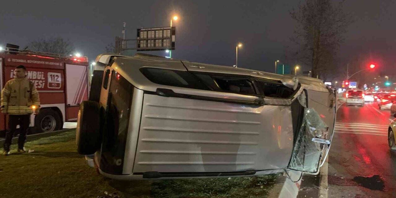 Bakırköy’de takla atan otomobilden burunları bile kanamadan çıktılar