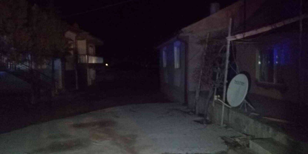 Hırsızlık şüphelisi iki kişiye mahallenin köpekleri ve duyarlı vatandaşlar engel oldu