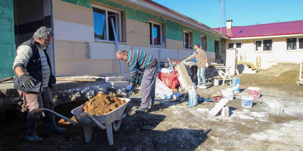 Köylüler birleşip 50 yıllık okulu ‘Kültür Merkezi’ yapıyor