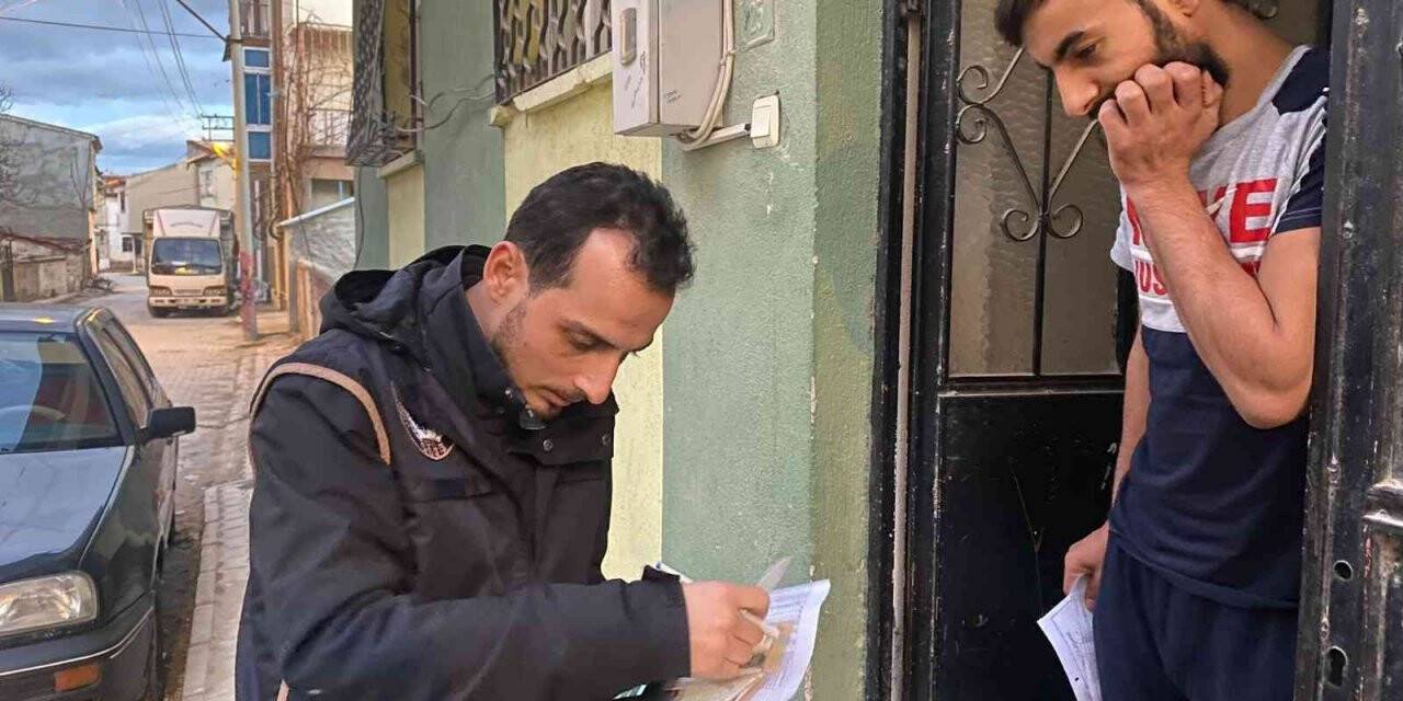 Bolvadin’de göçmenlere yönelik polis tarafından adres denetimi yapıldı