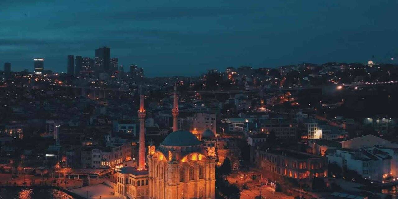 Drone görüntüsüyle İstanbul’u dünyaya izletiyor