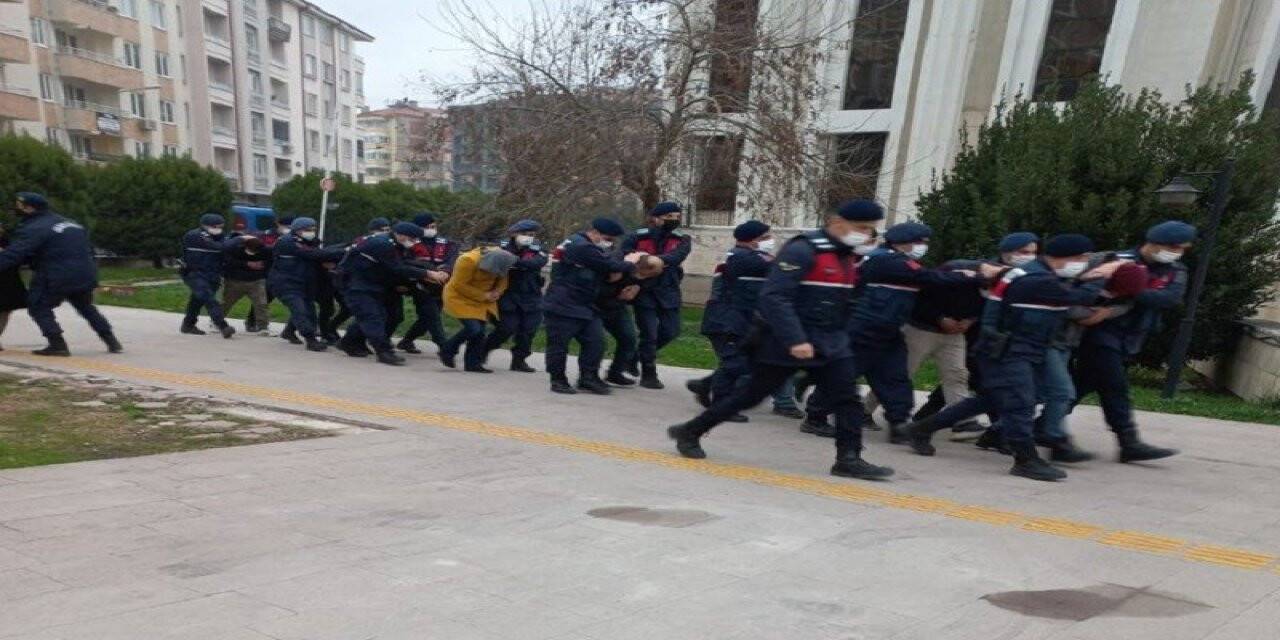 Edremit’te uyuşturucu operasyonu: 13 gözaltı