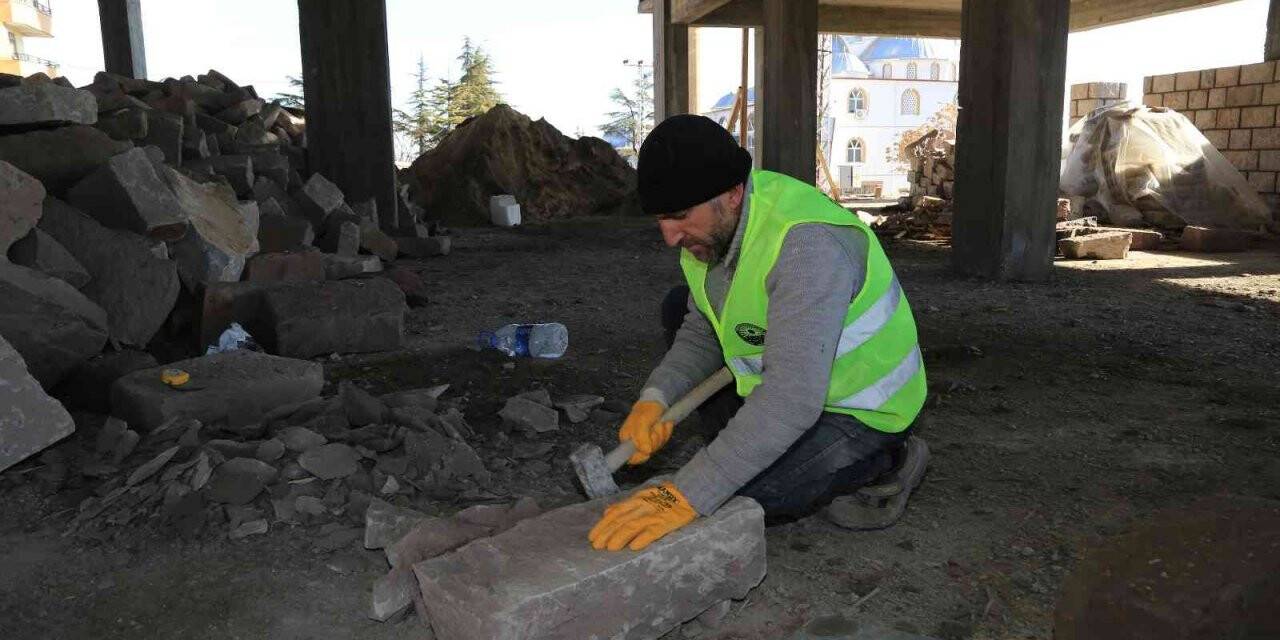 Gölbaşı’nın yapıları andezit taşı ile inşa edilecek