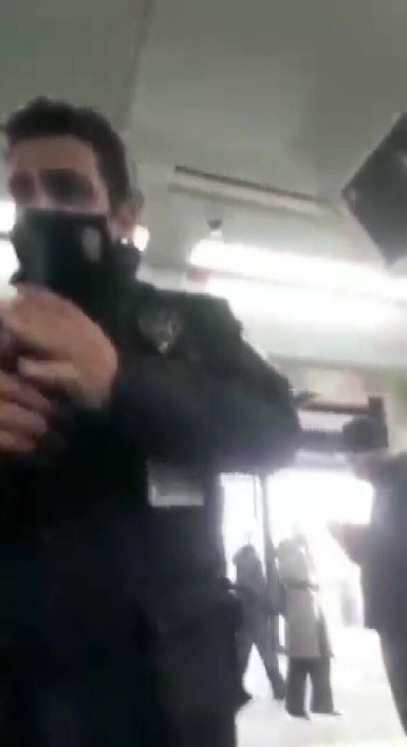 Marmaray’da maske takmayan yolcularla güvenliğin tartışması kamerada