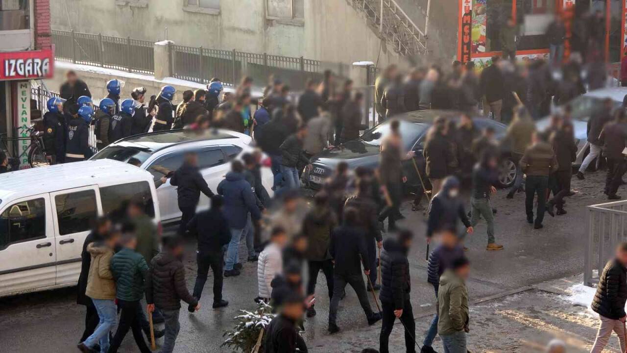 Yüksekova’da iki grup arasında silahlı kavga: 4 yaralı