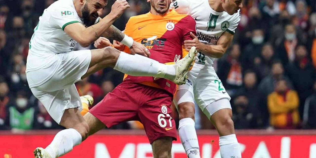 Spor Toto Süper Lig: Galatasray: 0 - GZT Giresunspor: 1 (İlk yarı)