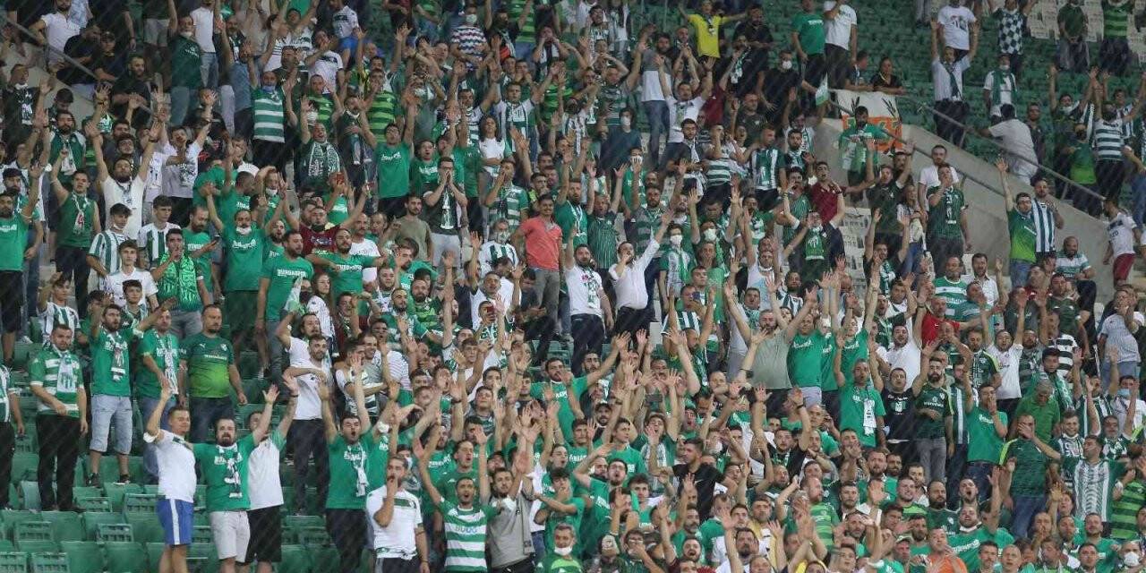 Bursaspor taraftarı yönetimi istifaya davet etti