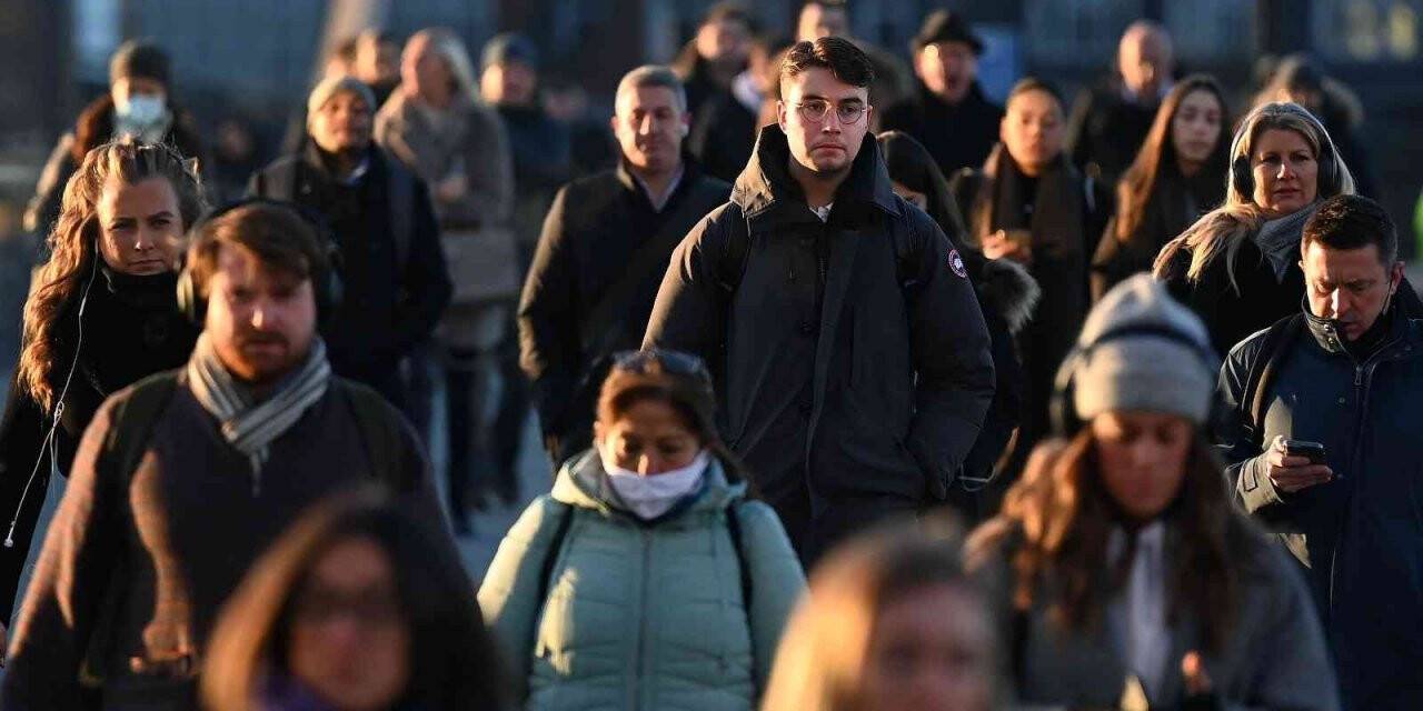 İngiltere’de Covid-19’a bağlı can kaybı 150 bini aştı