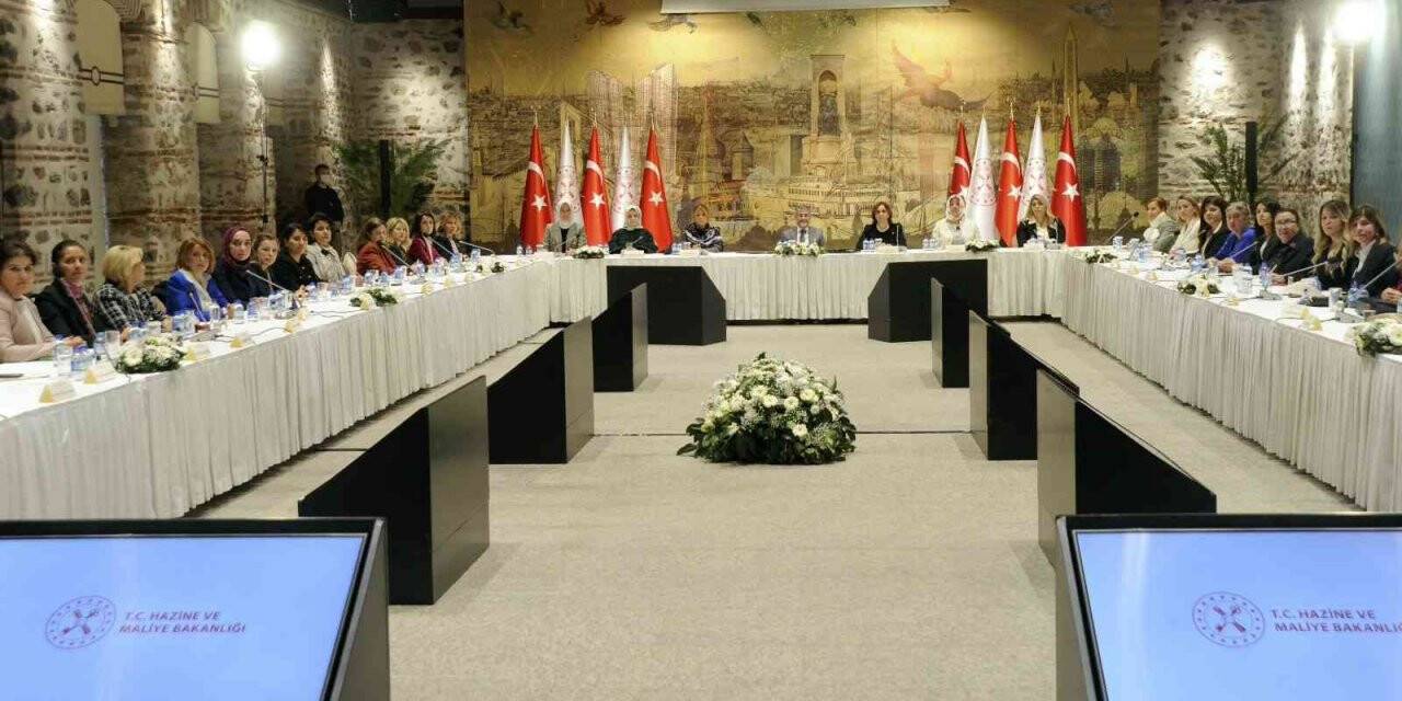 Bakan Nebati iş dünyasının kadın temsilcileriyle bir araya geldi