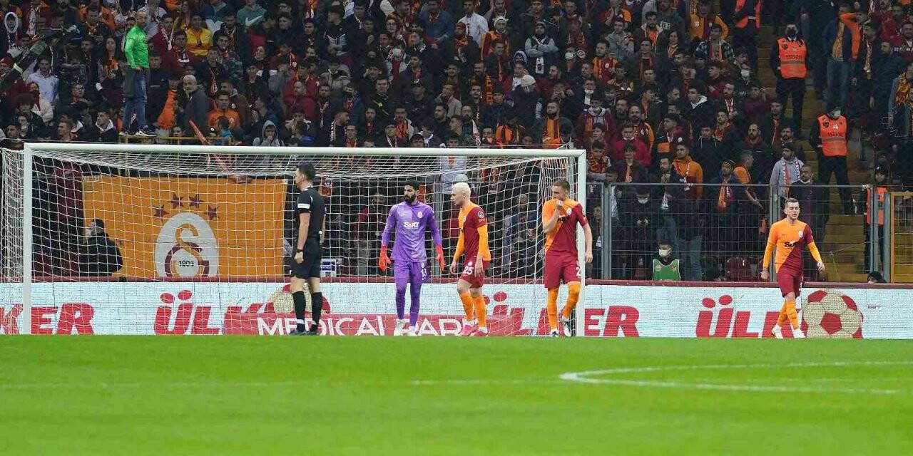 Galatasaray ligin ikinci yarısına kötü başladı