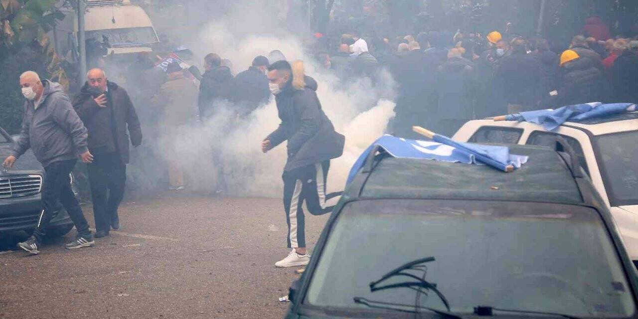 Arnavutluk’ta ana muhalefet partisi ikiye bölündü