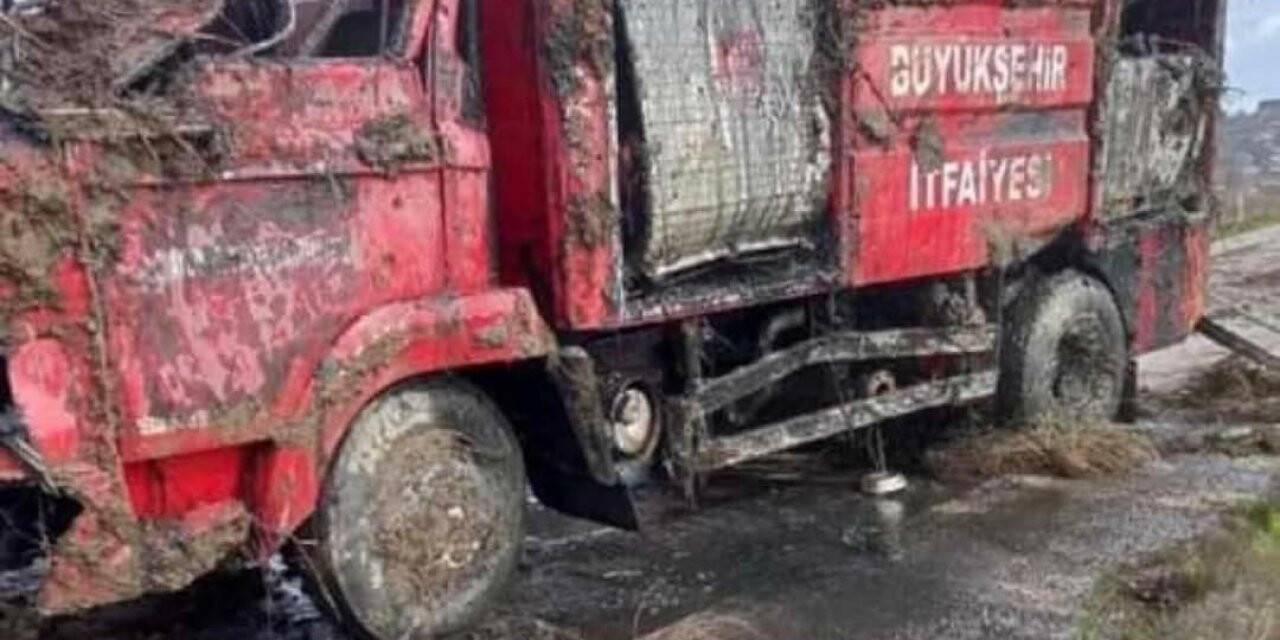 Aydın’da itfaiye aracı sulama kanalına devrildi