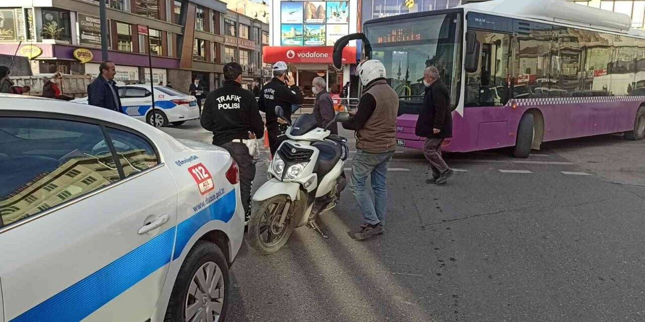 Polisi gören yayaya yol verdi