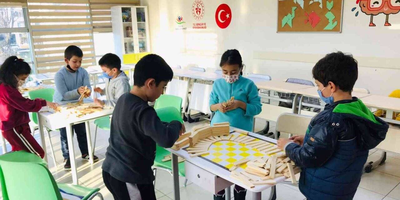 Zeka oyunları eğitimleri devam ediyor