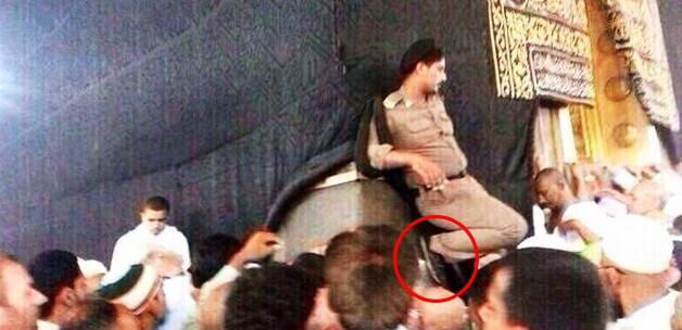 Ayağını Kabe'ye yaslayan polise soruşturm