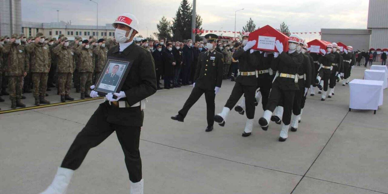 Şehitler törenle memleketlerine uğurlandı