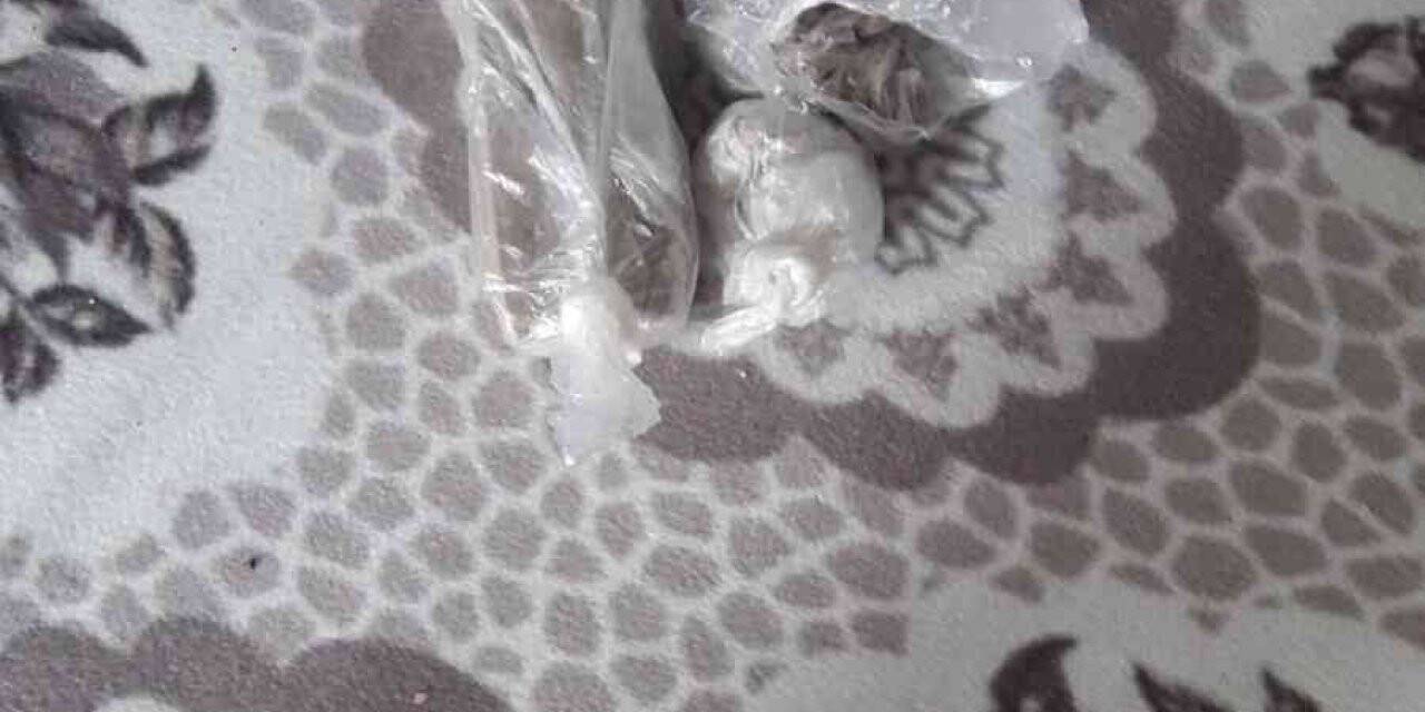 Adana’da evinde 1 kilo 304 gram eroin çıkan zanlı tutuklandı