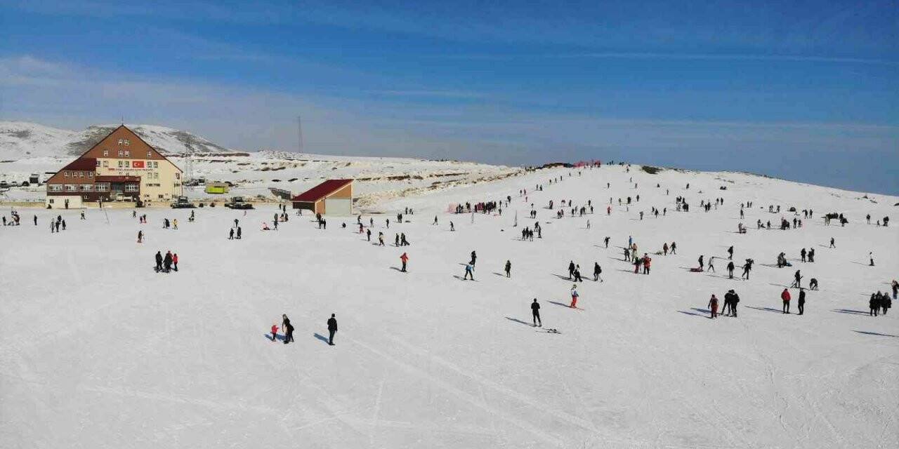 Hesarek Kayak Merkezi’nde hafta sonu yoğunluğu