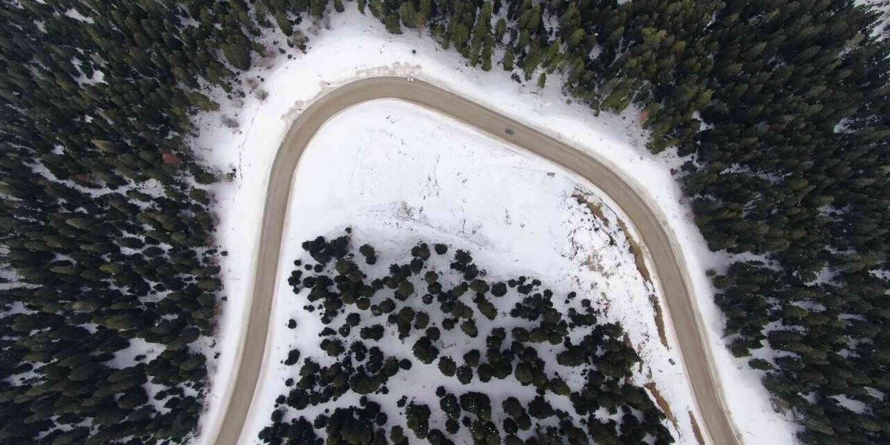 Kar manzarası ile mest eden Ilgaz Dağı, havadan görüntülendi