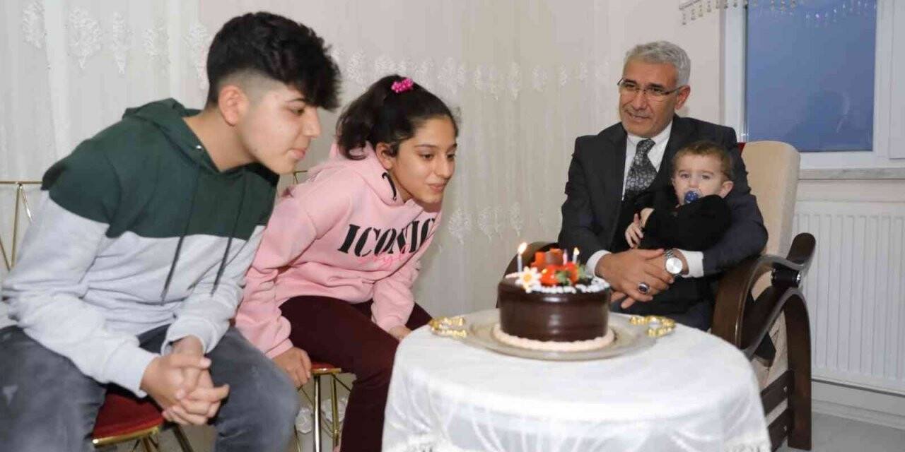 Başkan Güder’den yetim kardeşlere doğum günü sürprizi