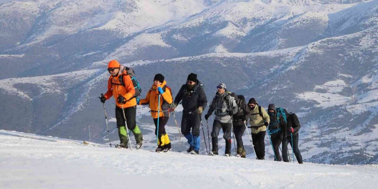2 bin 552 metre yükseklikteki Yıldız Dağı’na tırmandılar