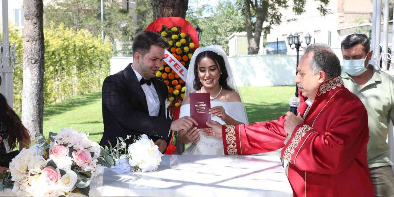 Talas’ta bin 259 çift ‘evet’ dedi