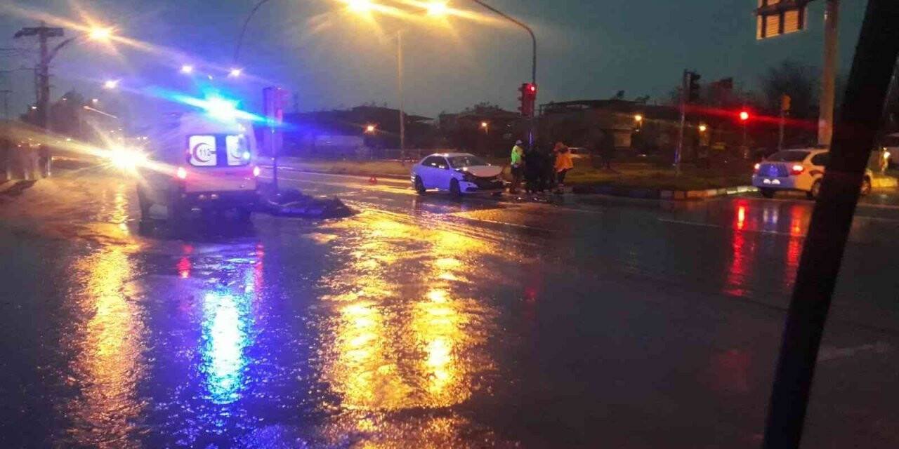 Aydın’da yağmur ve dikkatsizlik kaza getirdi