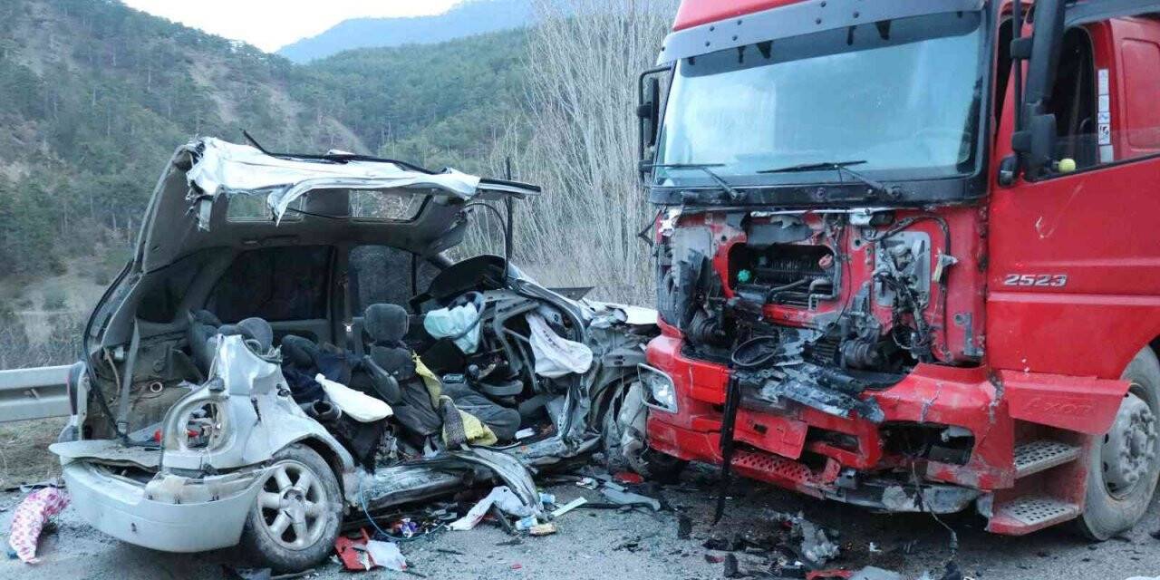 Bolu’da feci kaza: Aynı aileden 4 kişi hayatını kaybetti