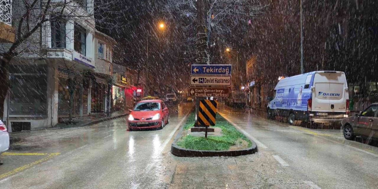 Tekirdağ’da kar yağışı başladı