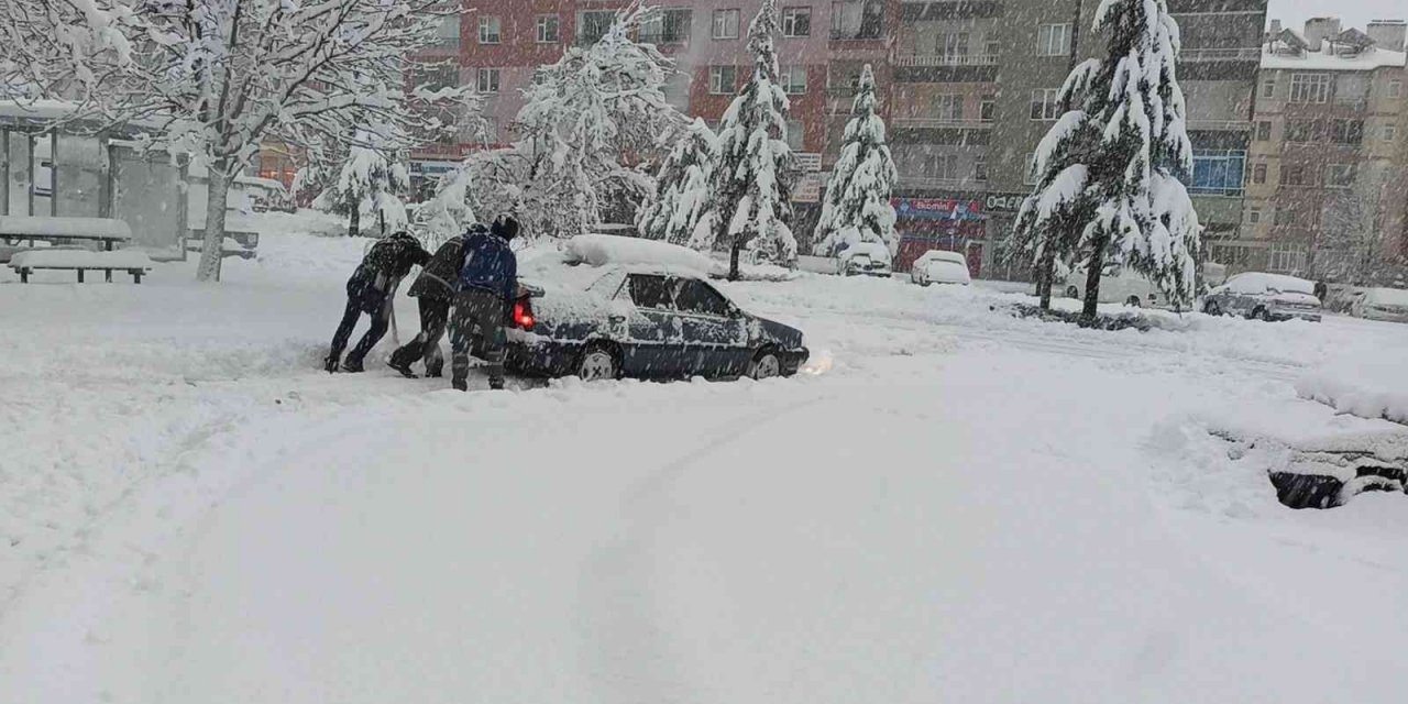 Konya’da kar yağışı etkili oluyor