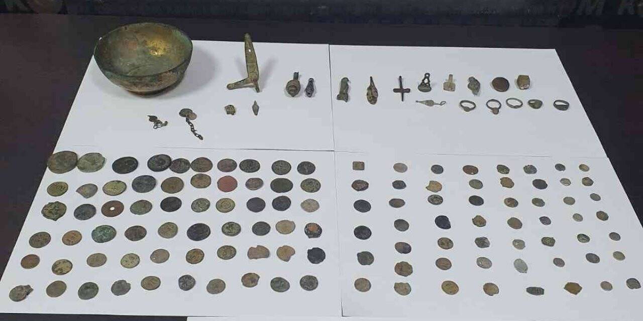 Yol kontrolünde 160’ı sikke toplam 181 adet tarihi eser ele geçirildi
