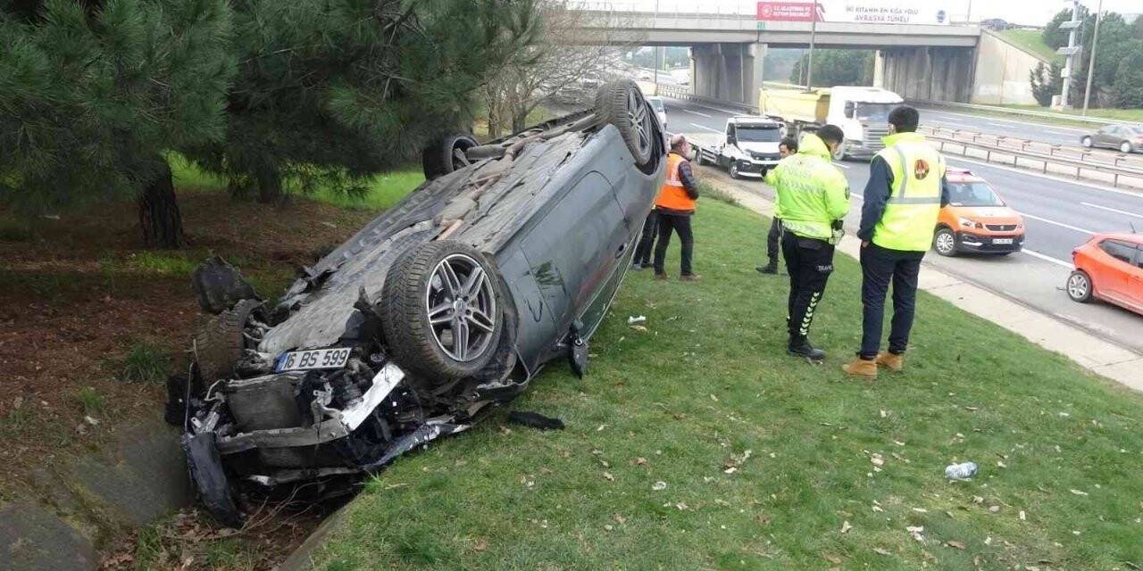 TEM Otoyolunda takla atan lüks otomobilden yara almadan kurtuldu
