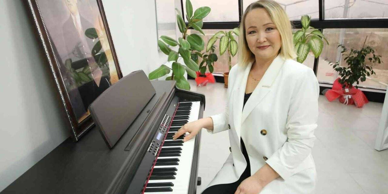 Türk öğrencileri piyano festivaline Özbek öğretmen hazırlıyor