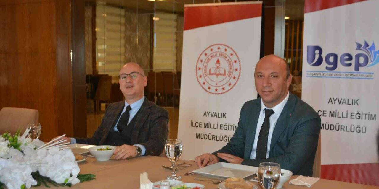 Ayvalık’ta başarılı öğrencilere öğle yemeği ikramı