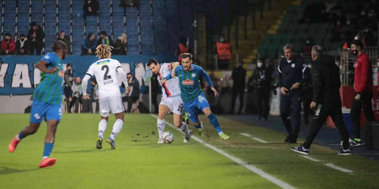 Spor Toto Süper Lig: Ç.Rizespor: 0 - Beşiktaş: 0 (Maç devam ediyor)