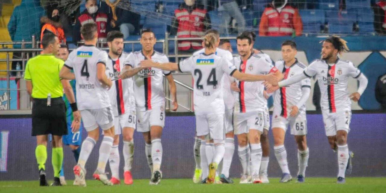 Spor Toto Süper Lig: Çaykur Rizespor: 0 - Beşiktaş: 1 (İlk yarı)