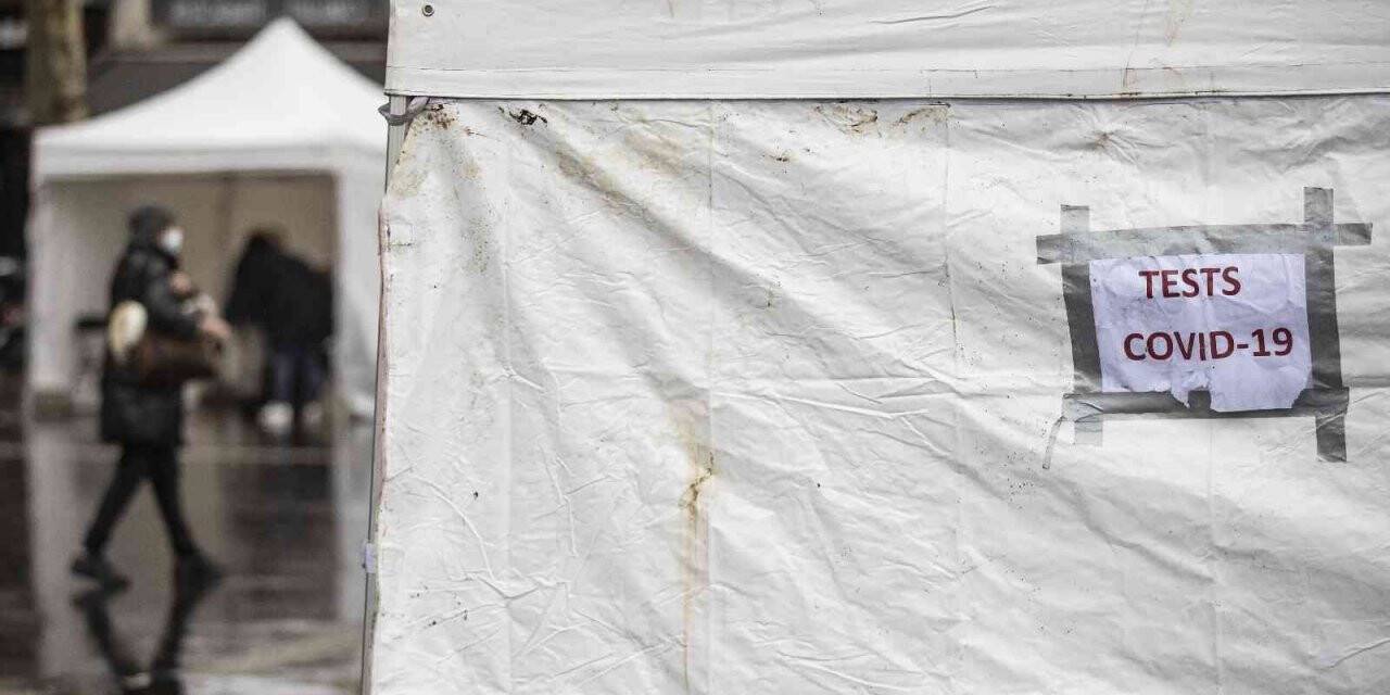 Fransa’da son 24 saatte 296 bin 97 yeni vaka