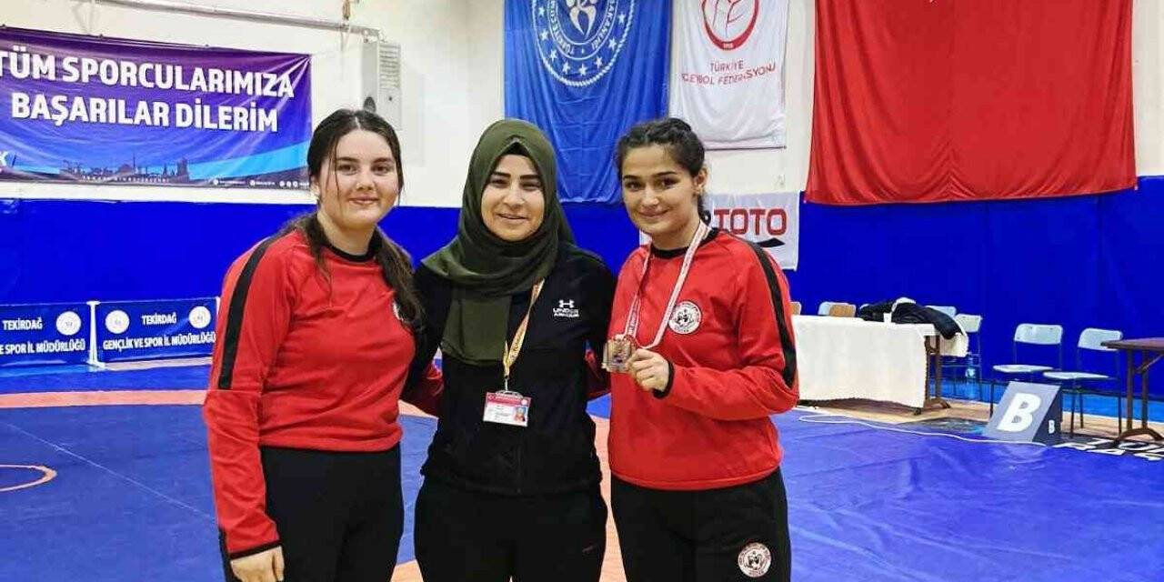 Kozanlı güreşçi Nazmiye Türkiye 3.sü oldu