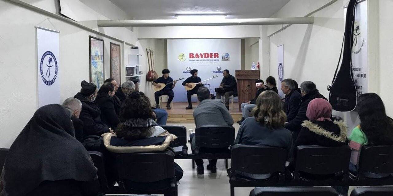 Bayburt’ta soğuk kış günleri sazlı, sözlü Anadolu türküleri eşliğinde ısınıyor