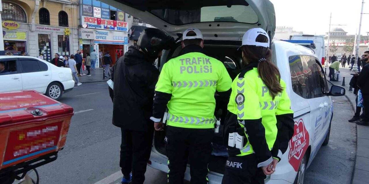 Taksim’de kurallara uymayan sürücülere ceza yağdı