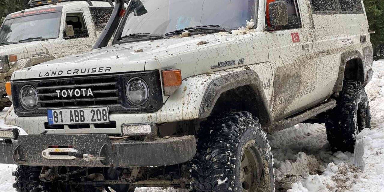 Öğrenciler kar safarisinde bir araya geldi