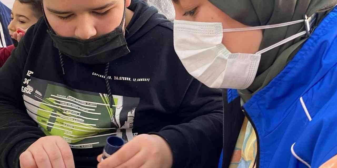 Özel bireylerle özel kartondan evler yapıldı