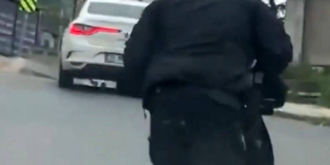 Engelli vatandaşa polisten yardım eli