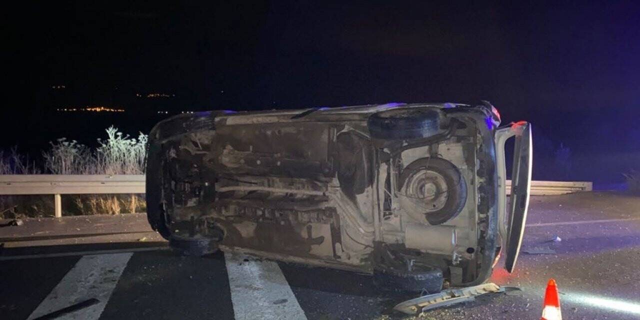 Manisa’da karşı şeride geçen kamyonet takla attı: 1 ölü, 3 yaralı