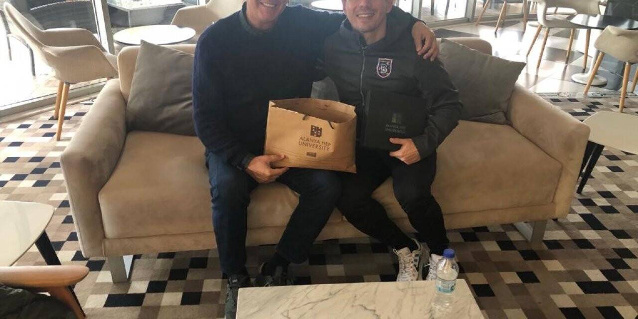 Emre Belözoğlu’ndan HEP’li öğrencilere söyleşi sözü